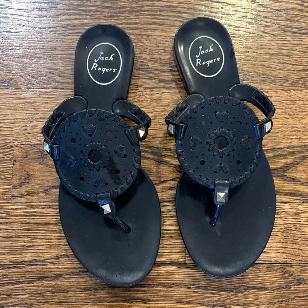 Jack Rogers Black Leather Round Medallion Thong Sandals, 7